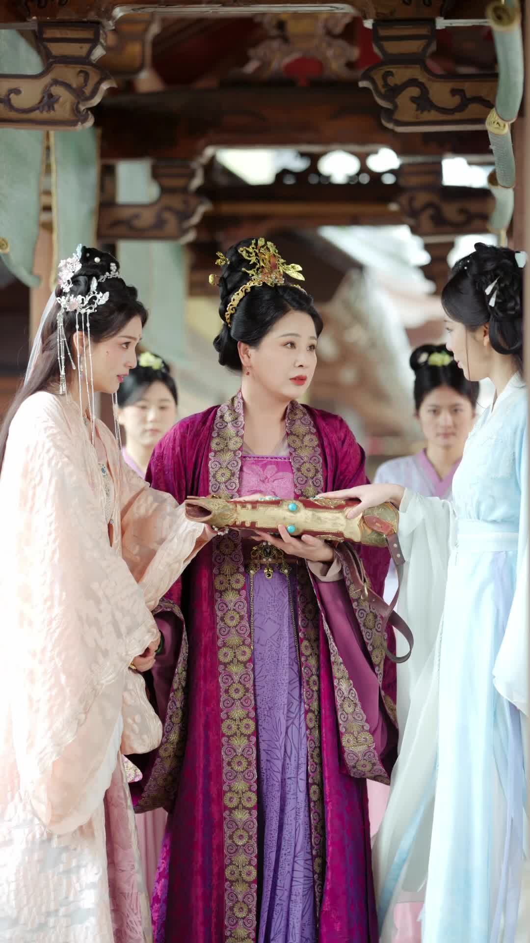 Episode 9 - The Real Heiress Strikes Back